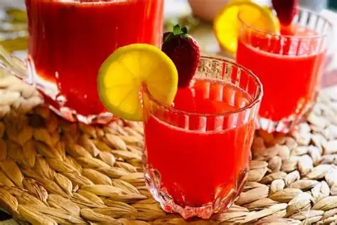 ÇİLEKLİ LİMONATA